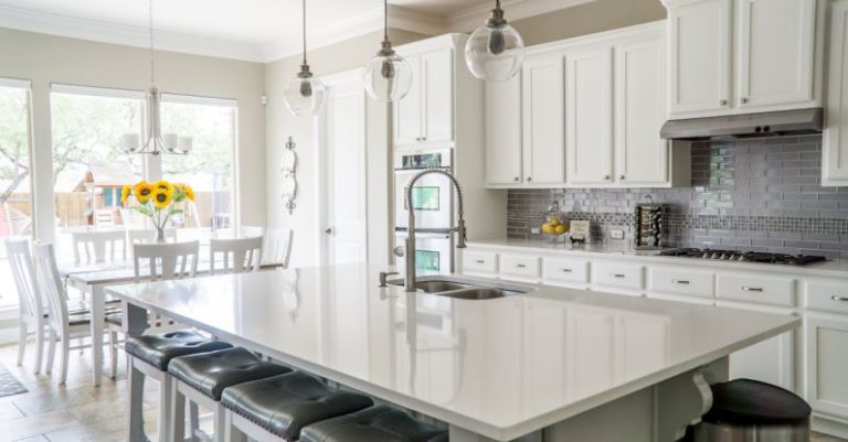 Cuisine - Kitchen and Dining Area